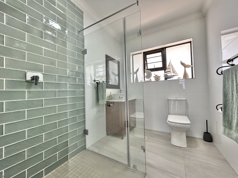 4 Bedroom Property for Sale in Wavecrest Eastern Cape